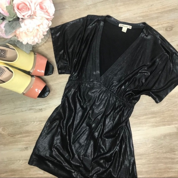 Forever 21 Black Python Print Top - Picture 1 of 5